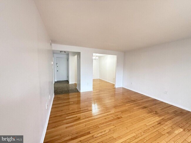 Building Photo - 606 Cooper Landing Rd