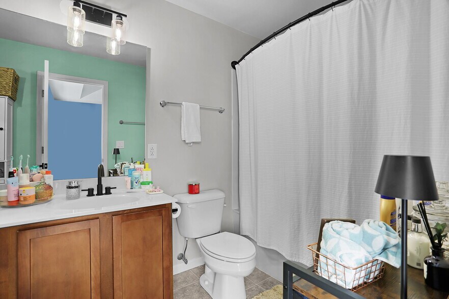 Building Photo - 814 Cone Flower Dr