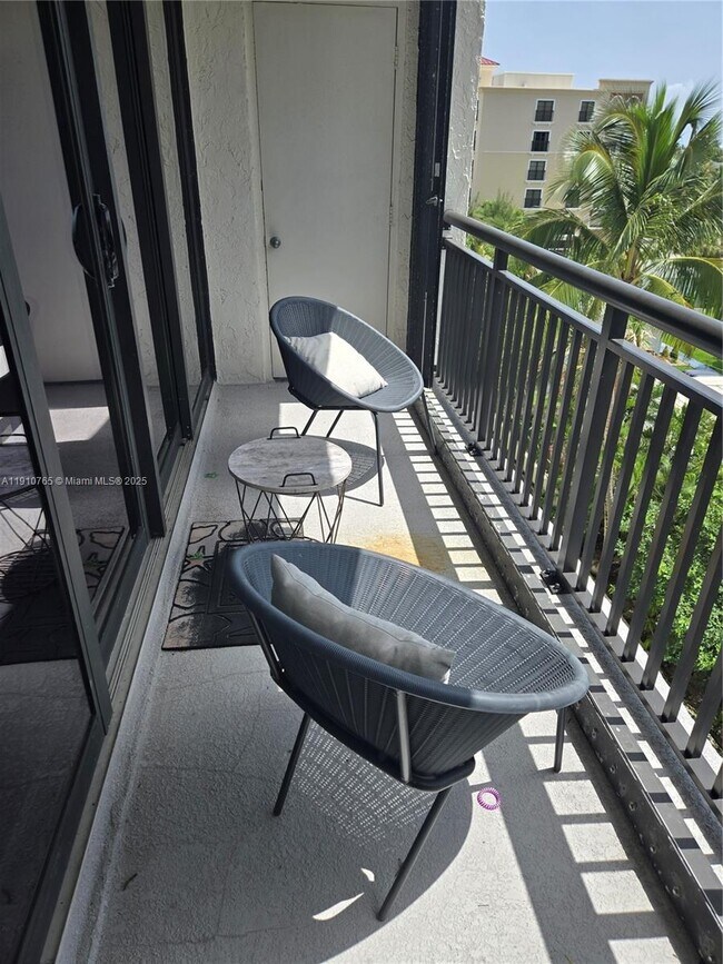 Building Photo - 2300 NE 33rd Ave