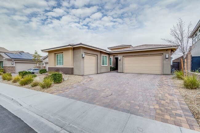 Building Photo - Stunning 5Bed/4.5 Bath home located in a prestigious guard gated community in Summerlin