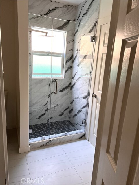 Building Photo - 3020 1/2-3022 W 12th St