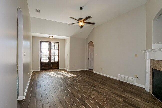 Building Photo - 235 Garden Springs Dr