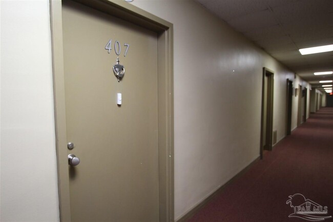 Building Photo - 825 Bayshore Dr