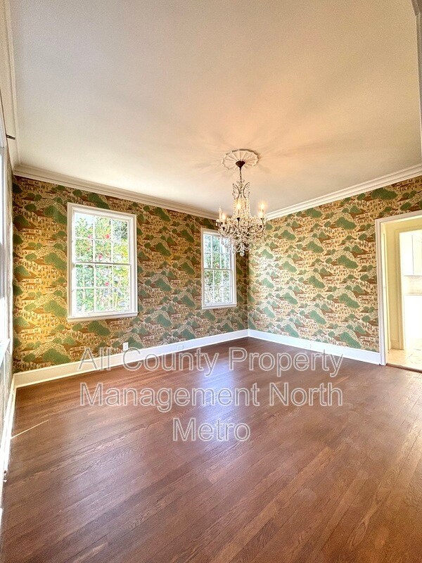 Building Photo - 2416 Dellwood Dr NW