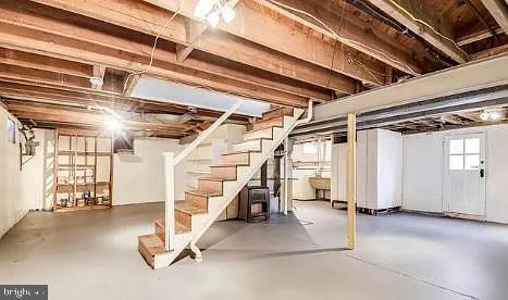 Building Photo - 5806 Kenmore Rd