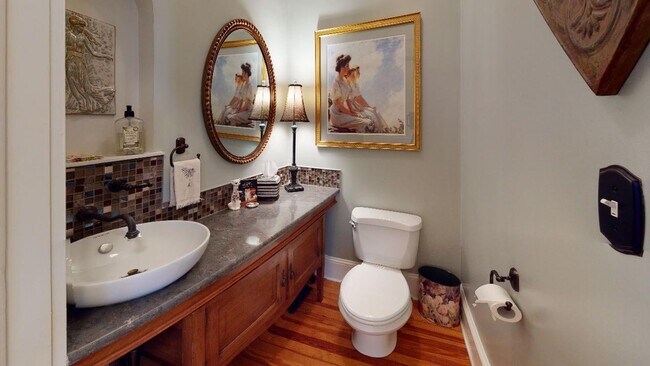 Building Photo - Fully furnished Dilworth Bungalow Home