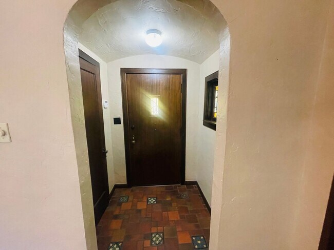 Building Photo - Gorgeous 3bed/2bath home in East Sac