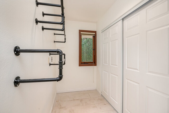 Building Photo - 88 Cascade Key