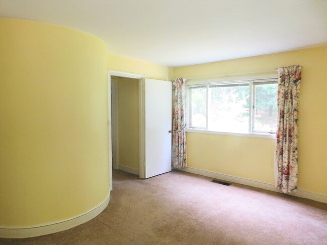 Building Photo - 60 Shaw Dr
