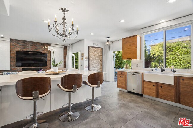 Building Photo - 4544 Tobias Ave