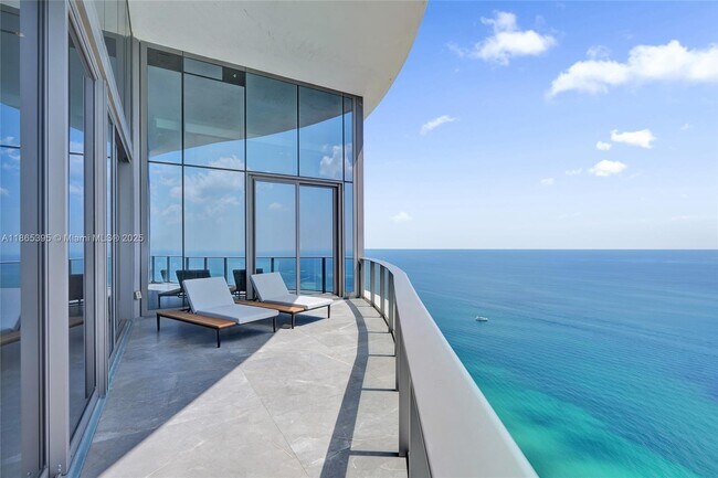 Building Photo - 15701 Collins Ave