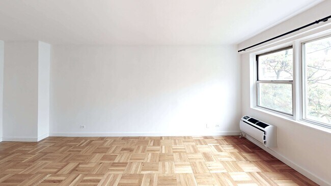 Building Photo - 404 E 66th St