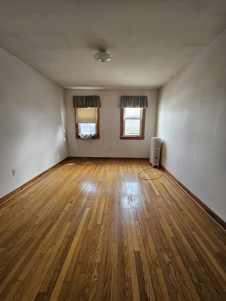 Building Photo - 106 Sea St