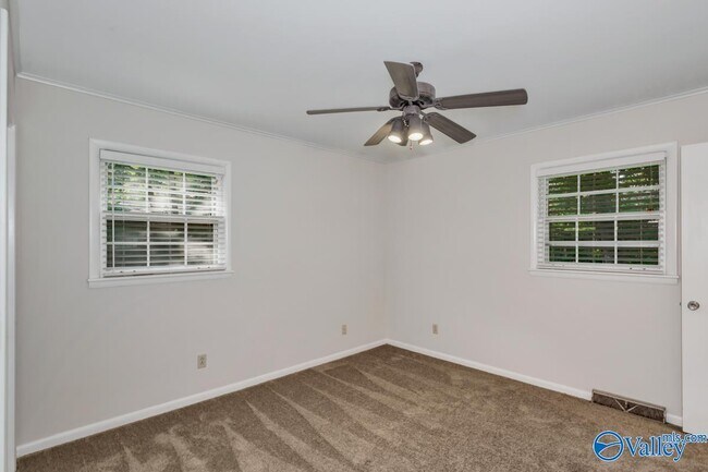 Building Photo - 2320 Rodgers Dr NE