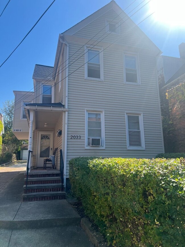 Primary Photo - 2033 Murray Hill Rd