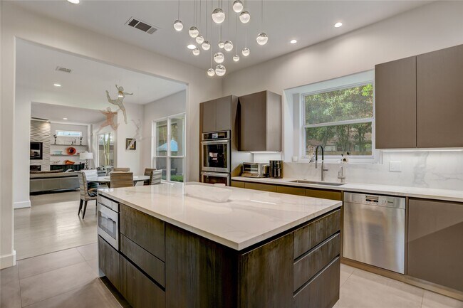 Building Photo - 4806 Wedgewood Dr