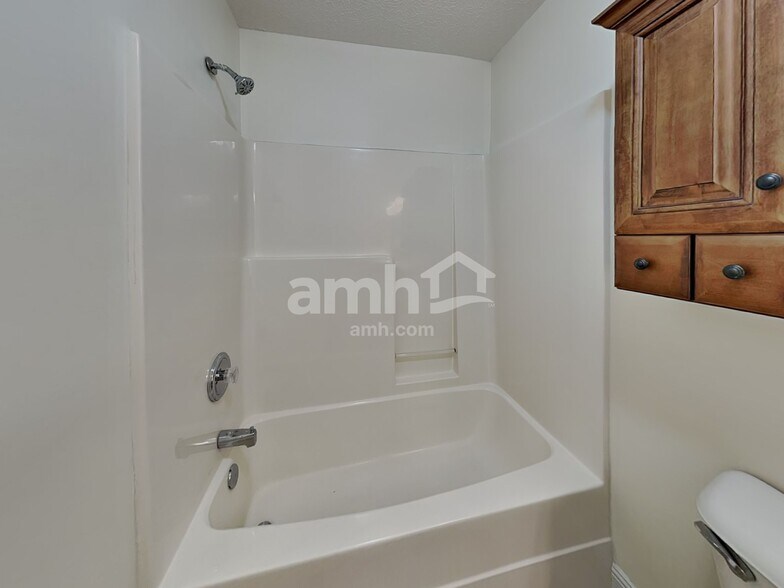 Building Photo - 408 Jameswood Ct