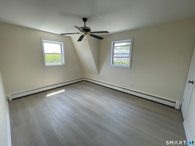 Building Photo - 71 Alvord Ln