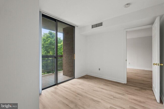 Building Photo - 601 24th St NW