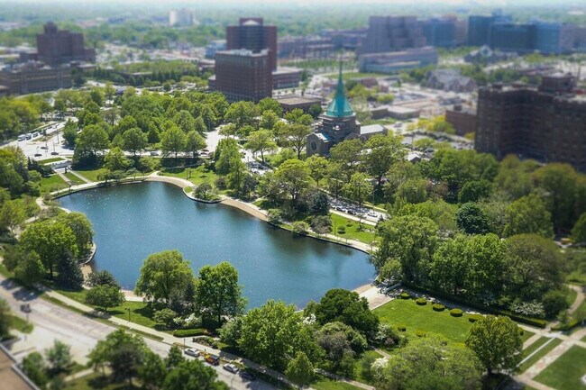 Building Photo - 10628 Lee Ave