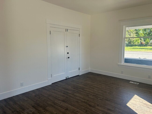 Building Photo - 5651 1st Ave