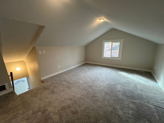 Building Photo - Gorgeous Craftsman available Now