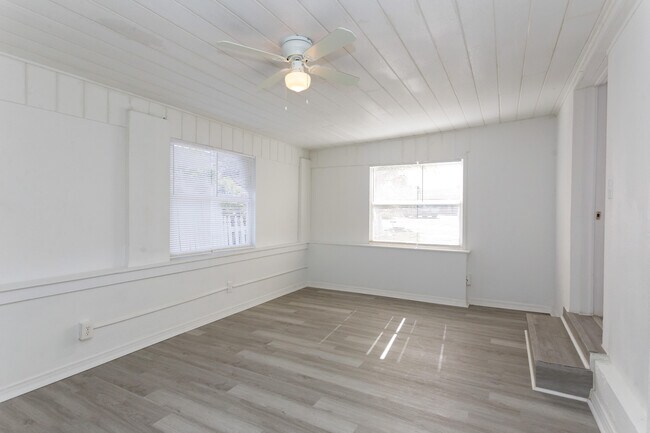 Building Photo - 1164 W 31st St