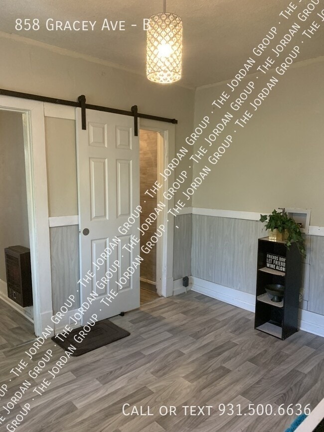 Building Photo - 858 Gracey Ave