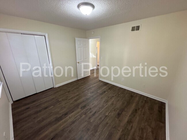 Building Photo - 11 Loquat Ct