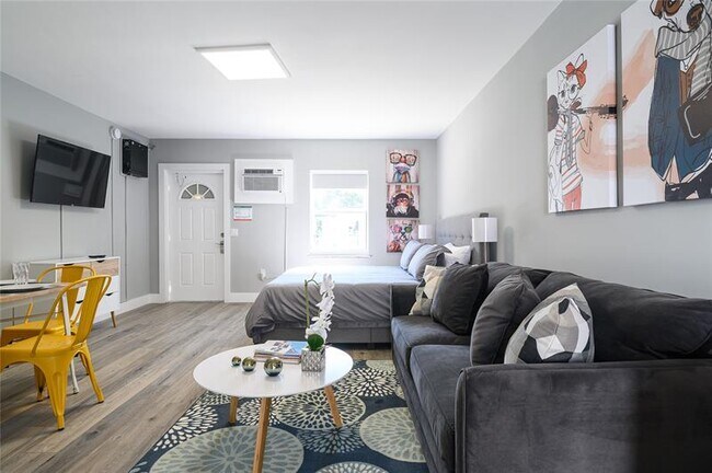 Building Photo - 1020 N Victoria Park Rd