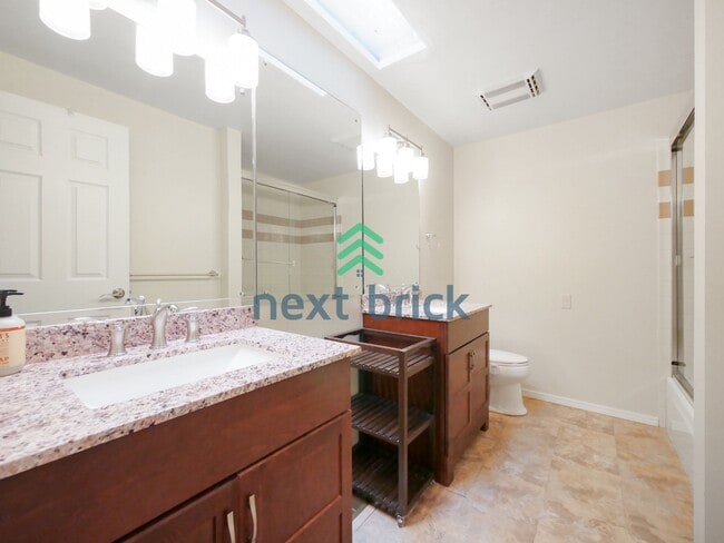 Building Photo - 3 Bed and 3 Bath Plus Office Private Single-family Home is Available for Rent!