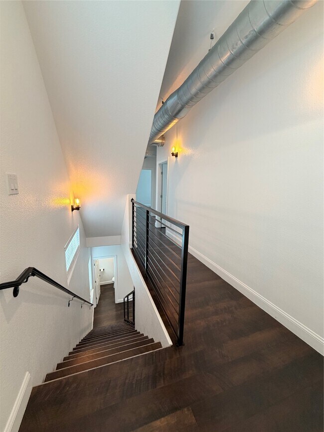 Building Photo - 202 N York St