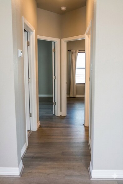 Building Photo - 104 Seattle Slew Dr