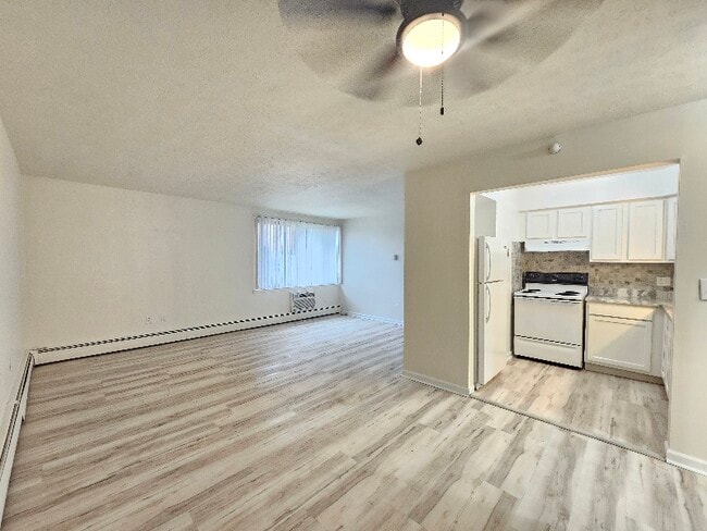 Building Photo - 1851 W 13 Mile Rd