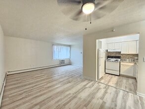 Building Photo - 1851 W 13 Mile Rd