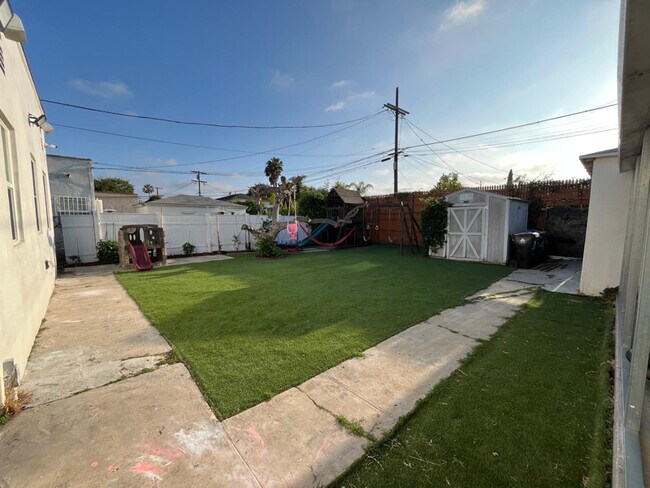 Building Photo - 1415 Stearns Dr