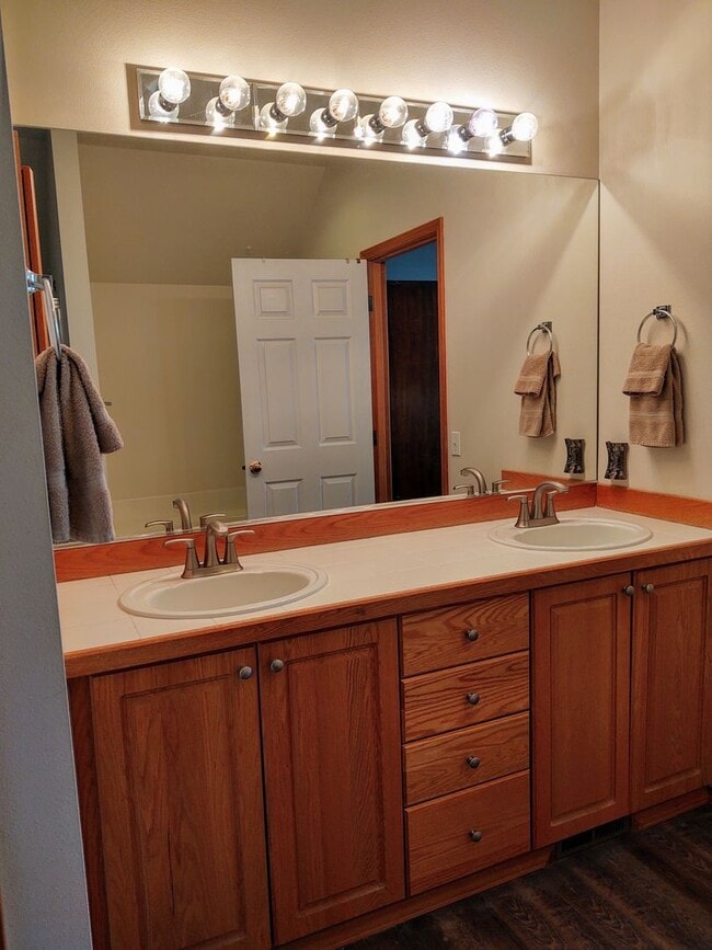 Building Photo - Townhome in Silverdale's Summerwind Community