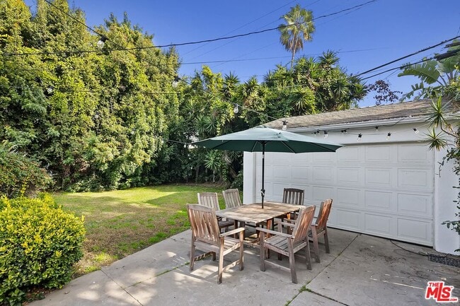 Building Photo - 3032 Oakhurst Ave