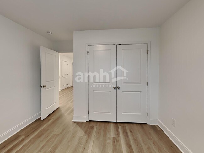 Building Photo - 218 Malayna Dr S