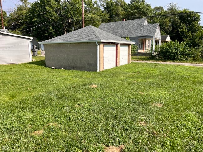 Building Photo - 3785 Caroline Ave