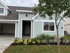 Building Photo - 2335 Gardenia Ln