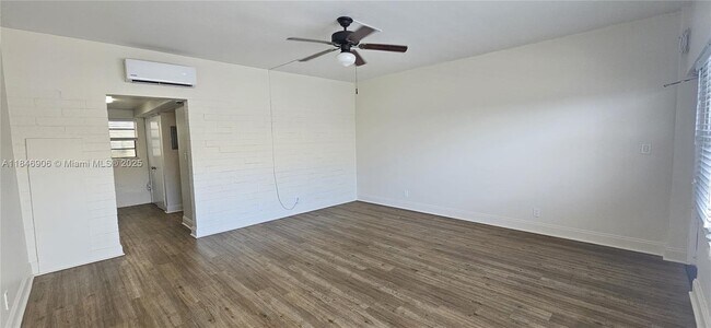 Building Photo - 4144 El Mar Dr