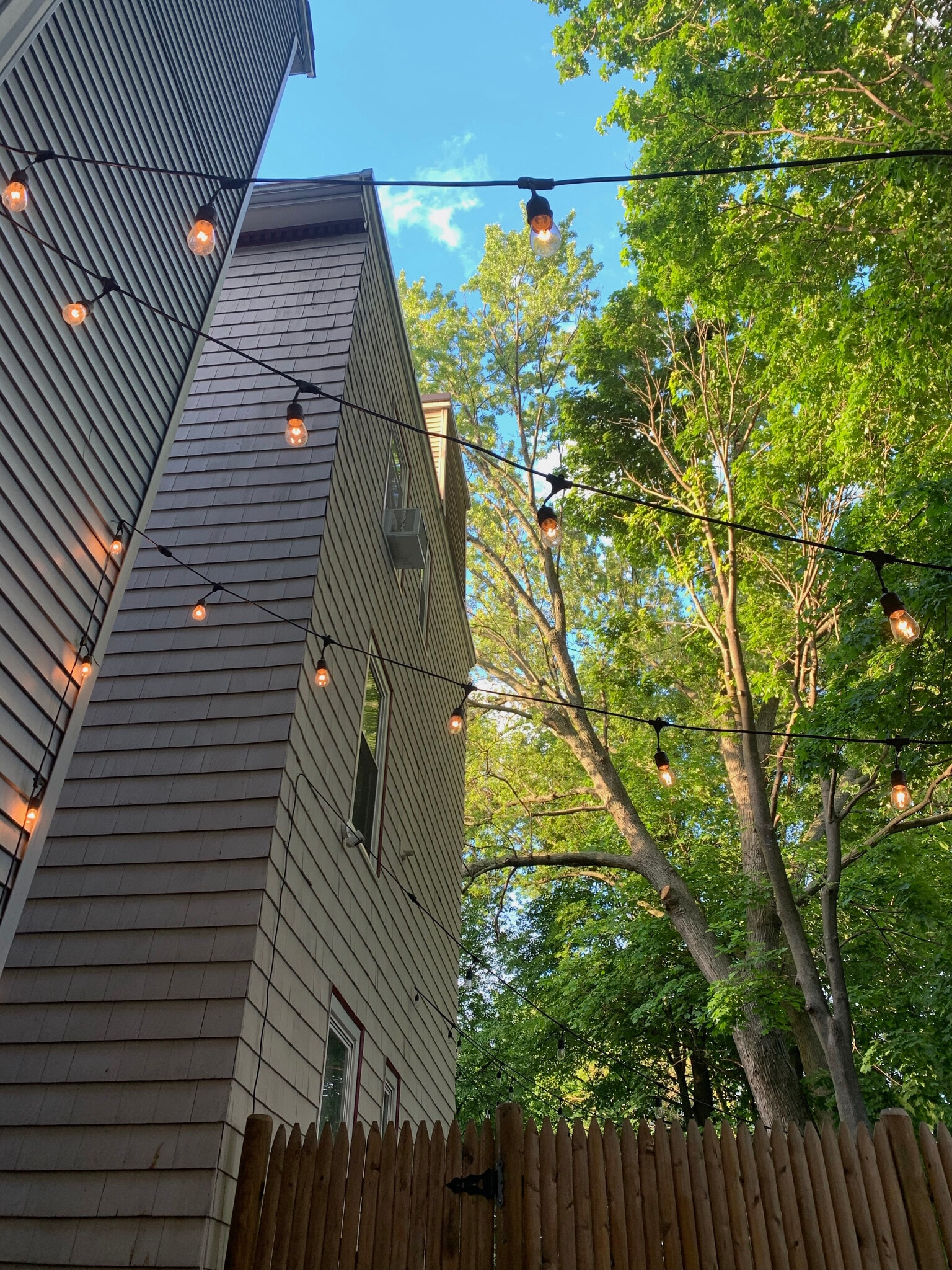 Building Photo - 23 Elm St