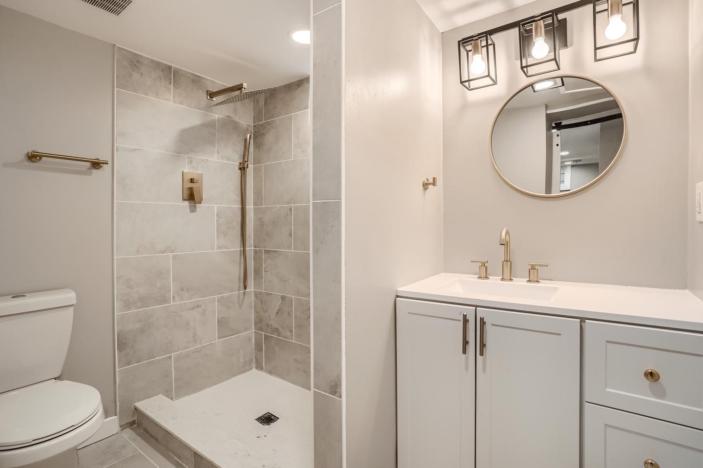 Building Photo - Charming Highland home near shops at Tennyson