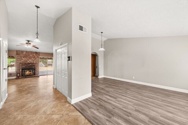 Building Photo - Beautiful large corner lot