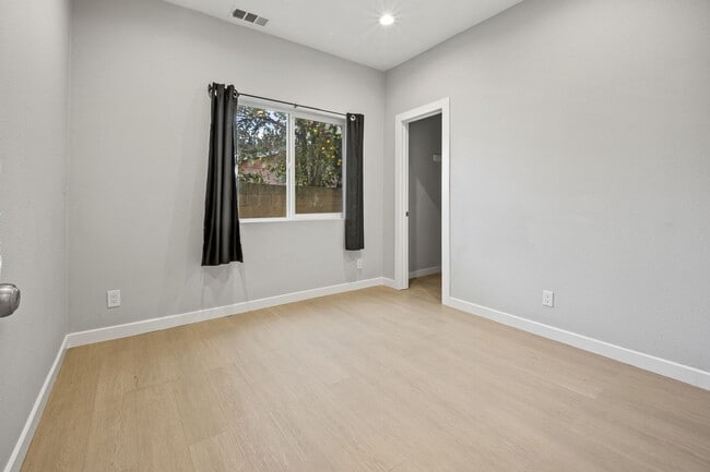 Building Photo - Showing Times: to schedule a viewing, please contact us