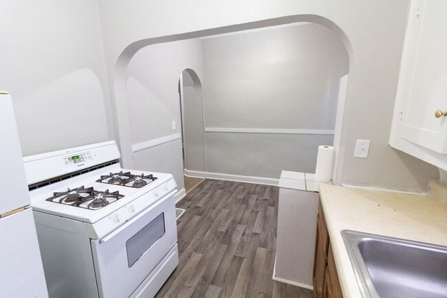 Building Photo - Very Large 1 Bed / 1 Bath
