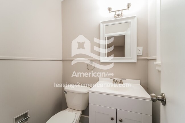 Building Photo - 573 N Park Ln