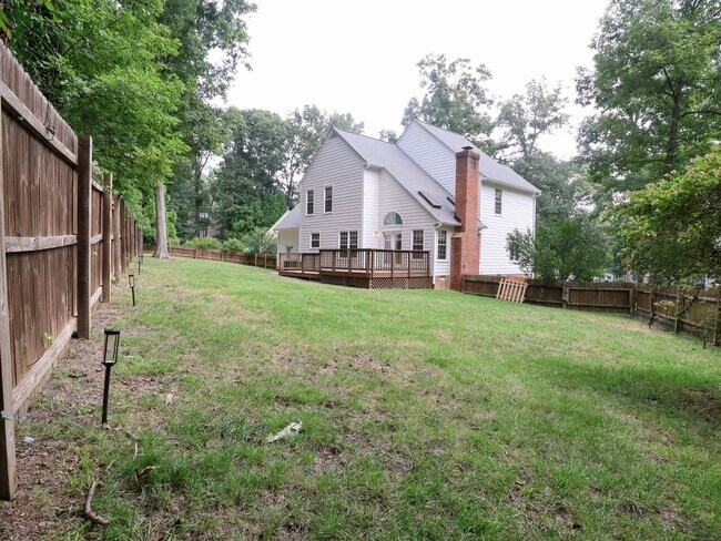 Building Photo - Spacious 4-Bedroom with Fenced Yard, Deck,...