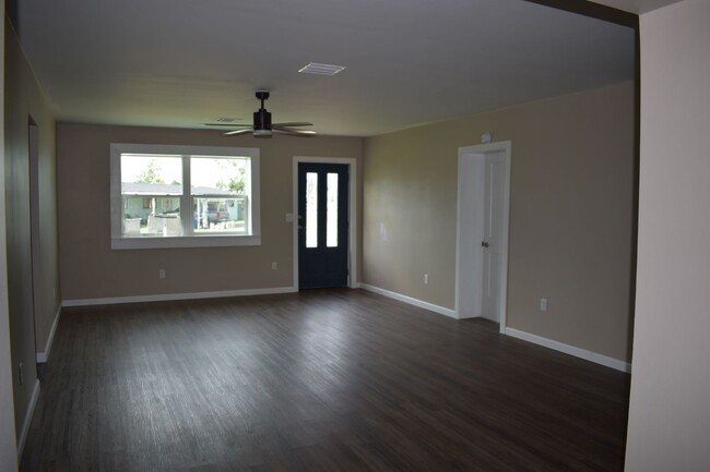 Building Photo - "Spacious 4-Bedroom Retreat in Panama City...